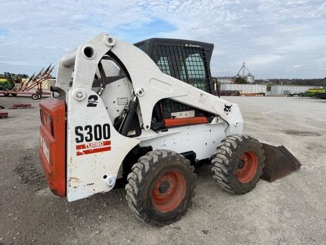 Image of Bobcat S300 equipment image 2