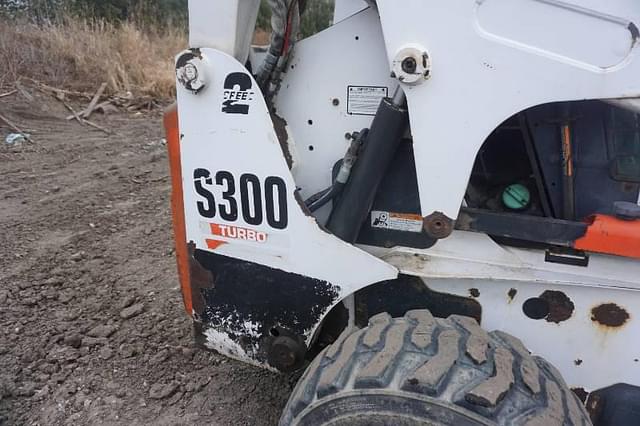 Image of Bobcat S300 equipment image 4