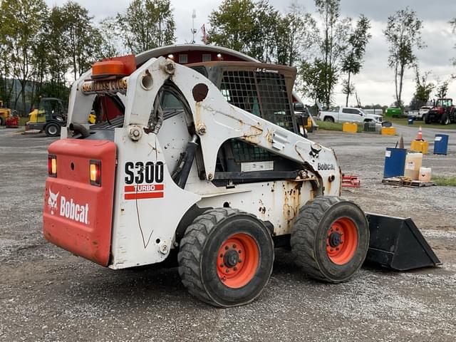 Image of Bobcat S300 equipment image 4