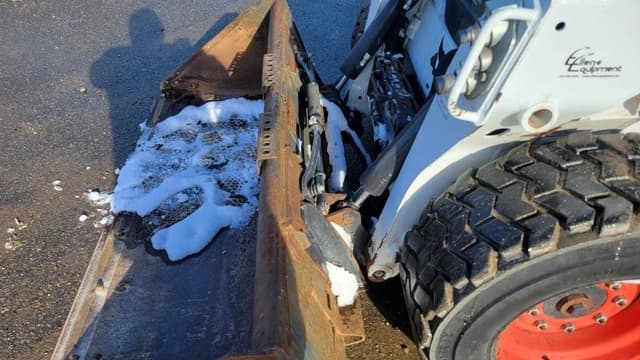 Image of Bobcat S590 equipment image 4