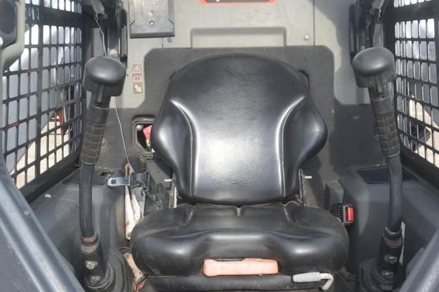Image of Bobcat S62 equipment image 4