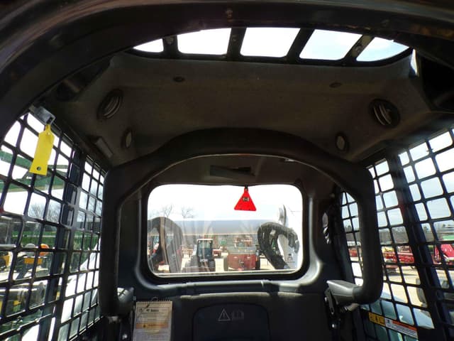 Image of Bobcat S740 equipment image 4