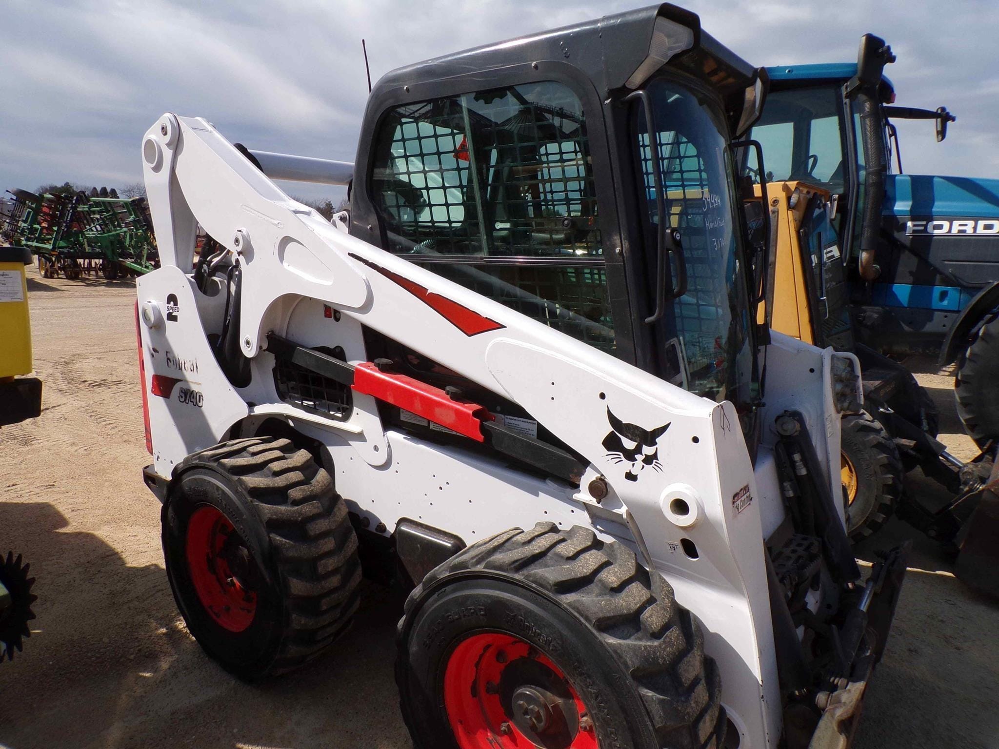 Bobcat S740 Equipment Image0