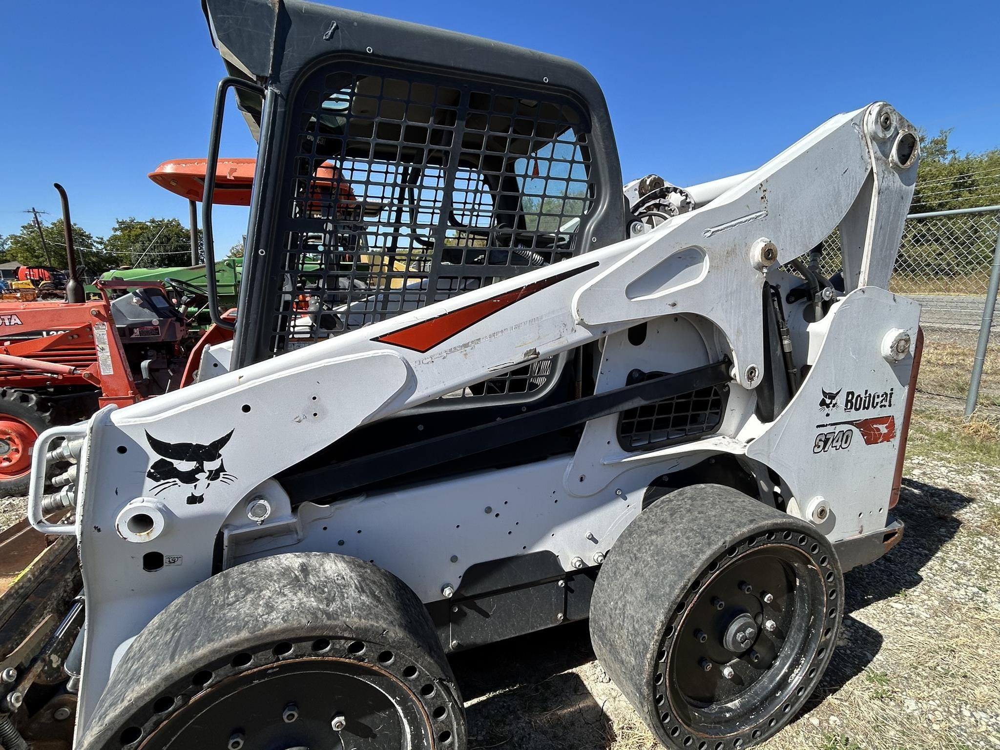 Bobcat S740 Equipment Image0