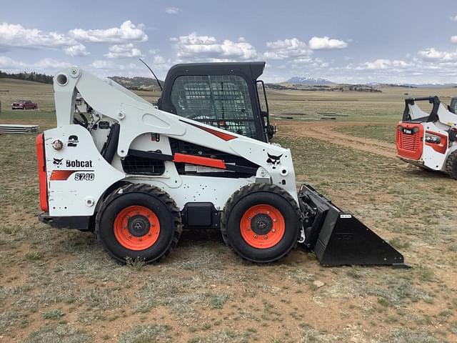 Image of Bobcat S740 equipment image 2
