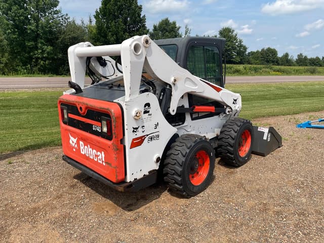 Image of Bobcat S740 equipment image 2