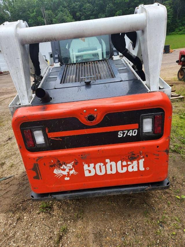 Image of Bobcat S740 equipment image 2