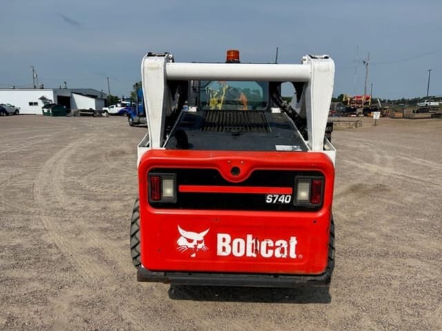 Image of Bobcat S740 equipment image 4