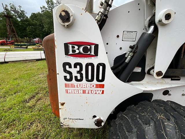 Image of Bobcat S300 equipment image 4