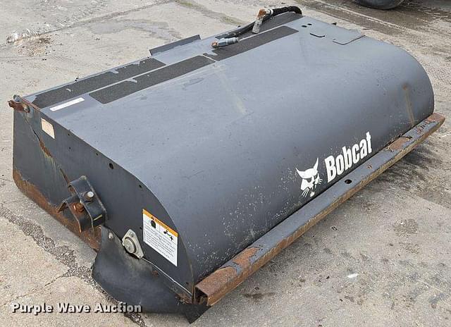 Image of Bobcat Sweeper 72 equipment image 2