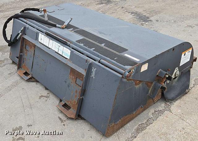 Image of Bobcat Sweeper 72 equipment image 4