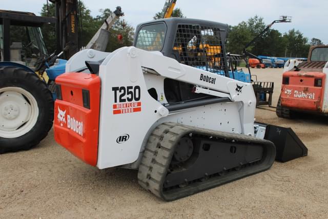 Image of Bobcat T250 equipment image 3