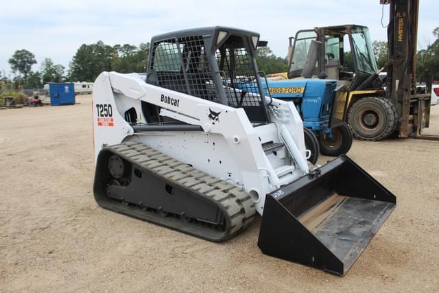 Image of Bobcat T250 equipment image 1