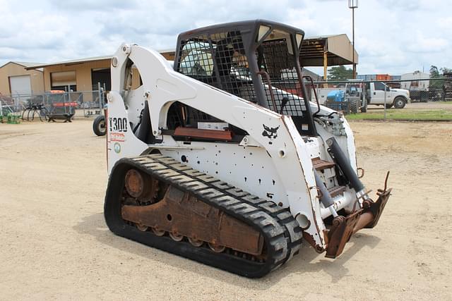Image of Bobcat T300 equipment image 1