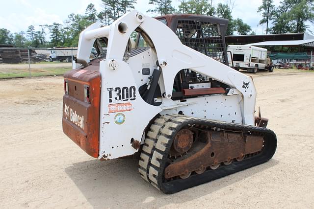 Image of Bobcat T300 equipment image 2