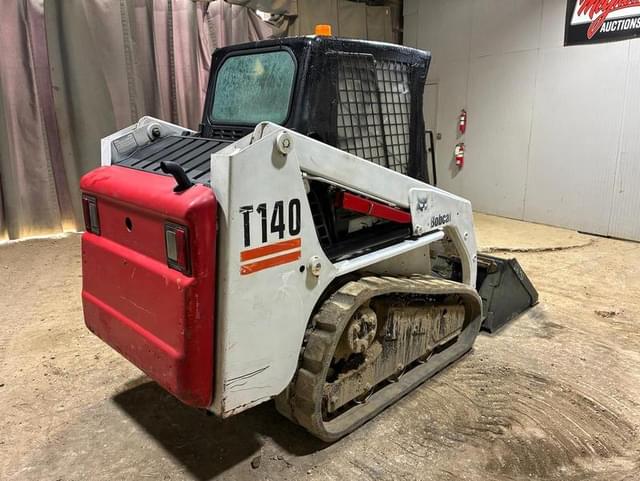 Image of Bobcat T140 equipment image 4