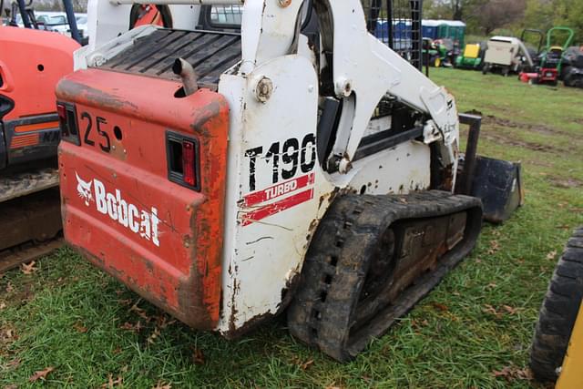 Image of Bobcat T190 equipment image 4