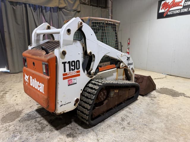 Image of Bobcat T190 equipment image 4
