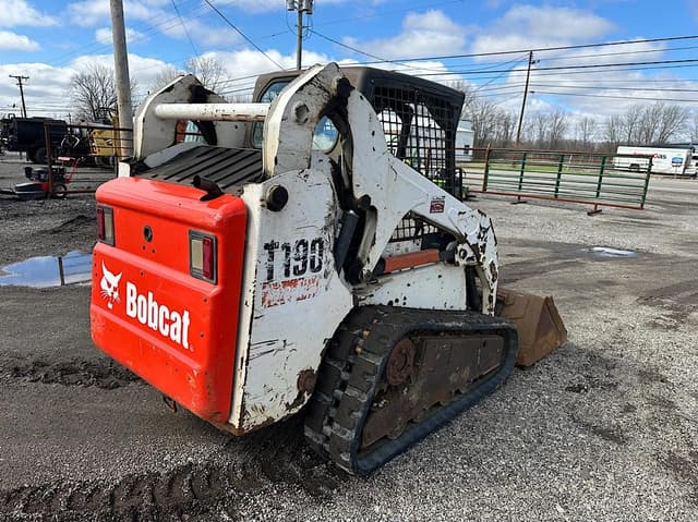 Image of Bobcat T190 equipment image 4