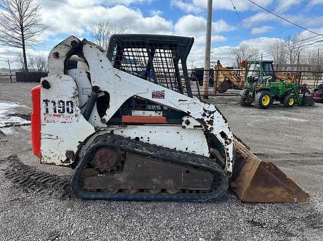Image of Bobcat T190 equipment image 3