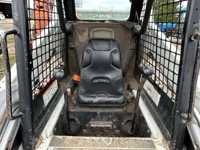 Image of Bobcat T190 equipment image 4