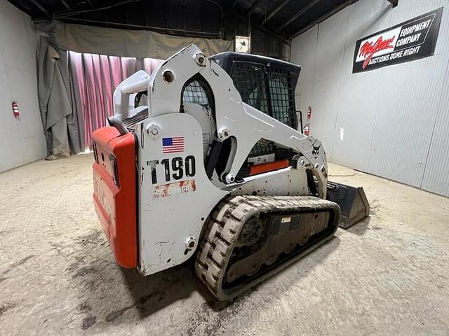 Image of Bobcat T190 equipment image 4