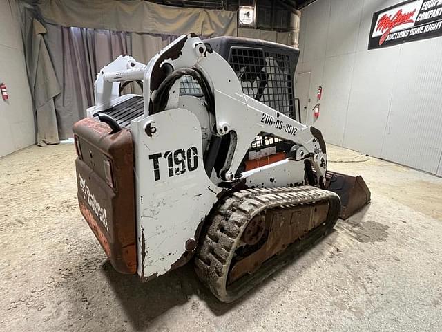 Image of Bobcat T190 equipment image 4