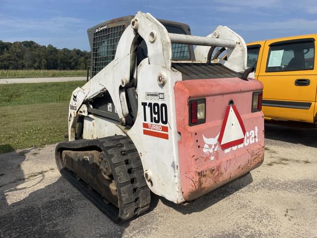 Image of Bobcat T190 equipment image 2