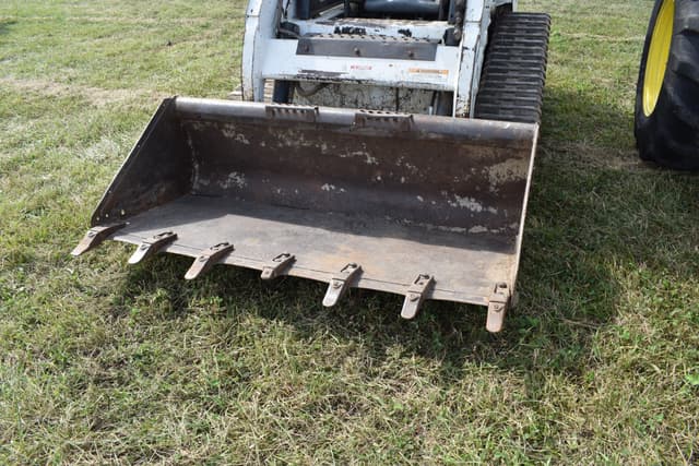 Image of Bobcat T190 equipment image 3