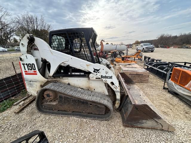 Image of Bobcat T190 equipment image 1