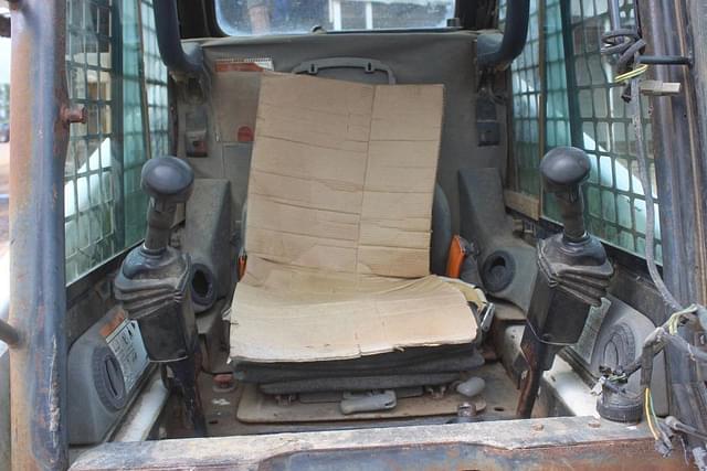 Image of Bobcat T200 equipment image 4