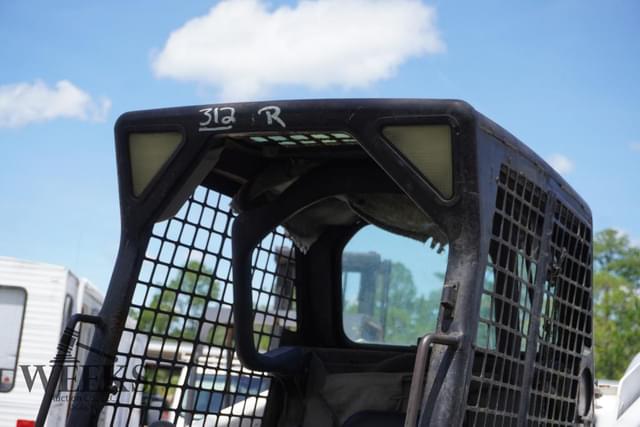 Image of Bobcat T200 equipment image 2