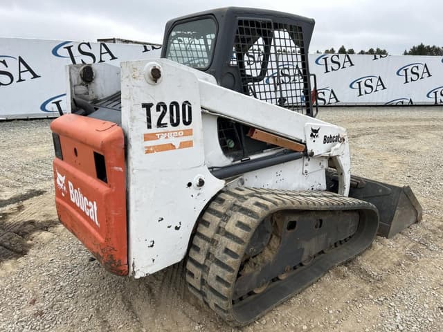 Image of Bobcat T200 equipment image 4