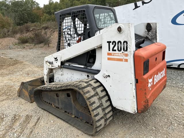 Image of Bobcat T200 equipment image 2