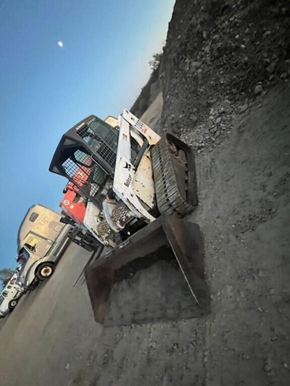 Image of Bobcat T200 equipment image 2