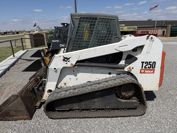 Image of Bobcat T250 equipment image 1