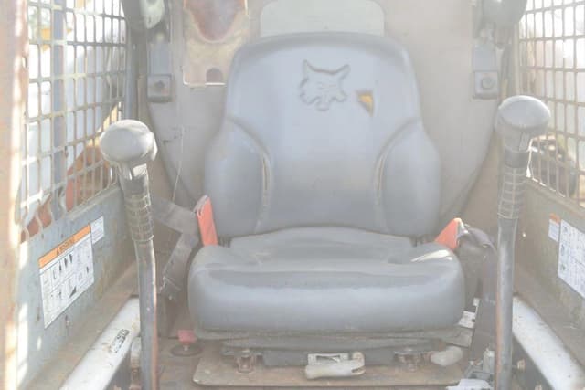Image of Bobcat T250 equipment image 4
