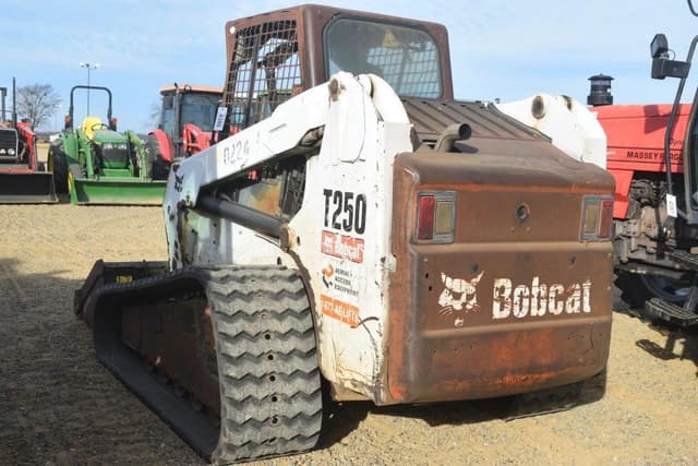 Image of Bobcat T250 equipment image 1
