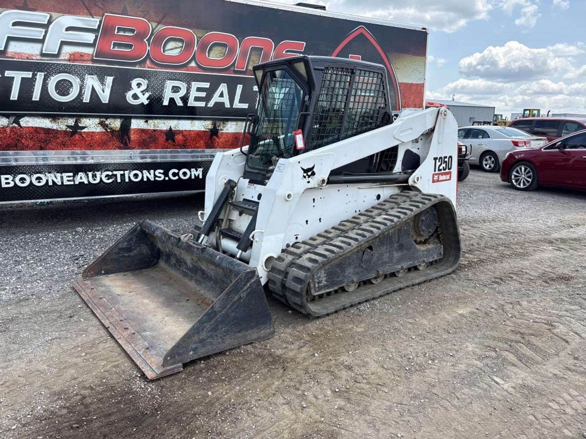 Bobcat T250 Equipment Image0
