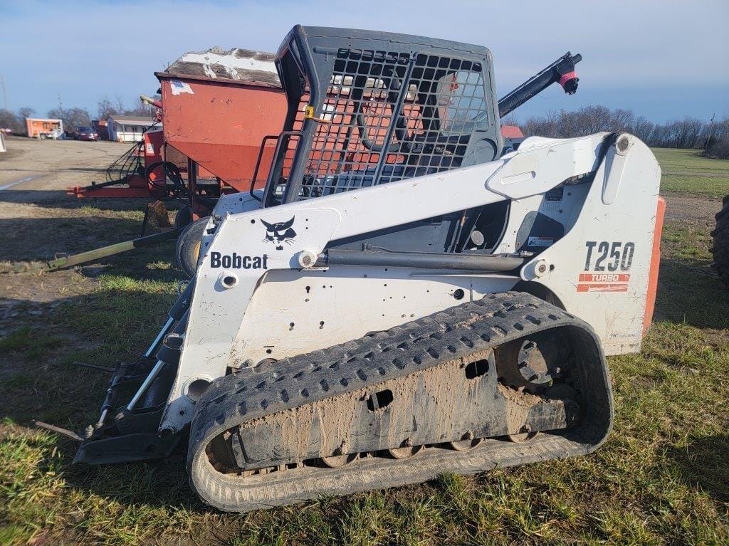 Main image Bobcat T250