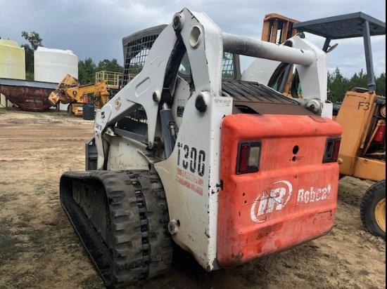 Image of Bobcat T300 equipment image 3