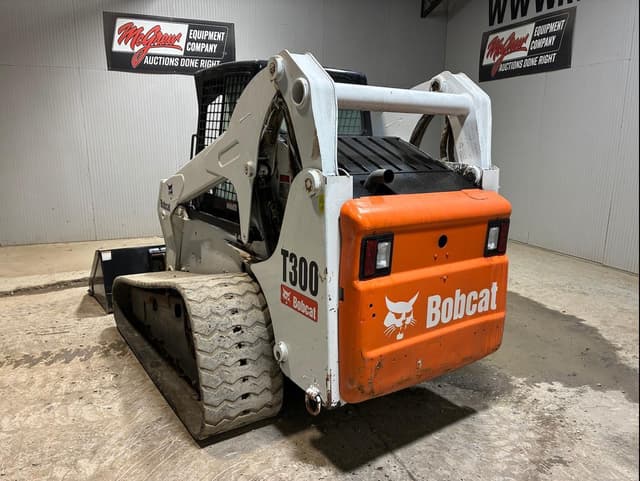 Image of Bobcat T300 equipment image 2
