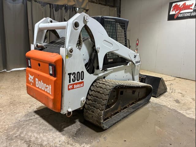 Image of Bobcat T300 equipment image 4