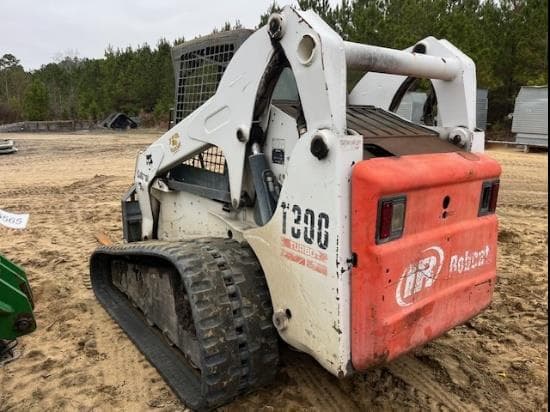 Image of Bobcat T300 equipment image 3