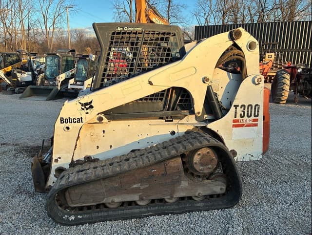 Image of Bobcat T300 equipment image 1