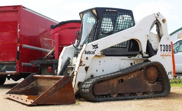 Image of Bobcat T300 equipment image 1