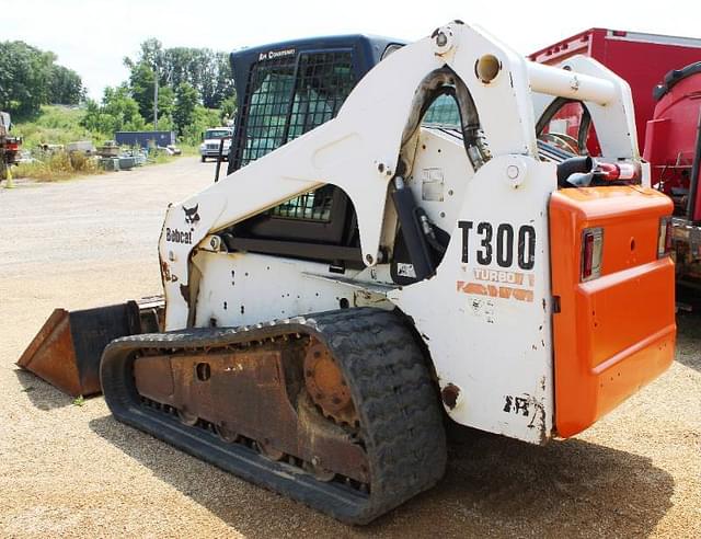 Image of Bobcat T300 equipment image 2