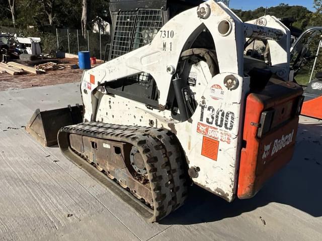 Image of Bobcat T300 equipment image 4