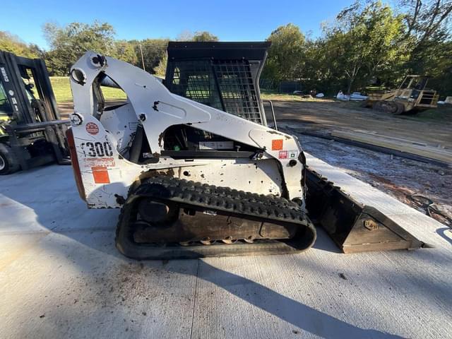 Image of Bobcat T300 equipment image 2