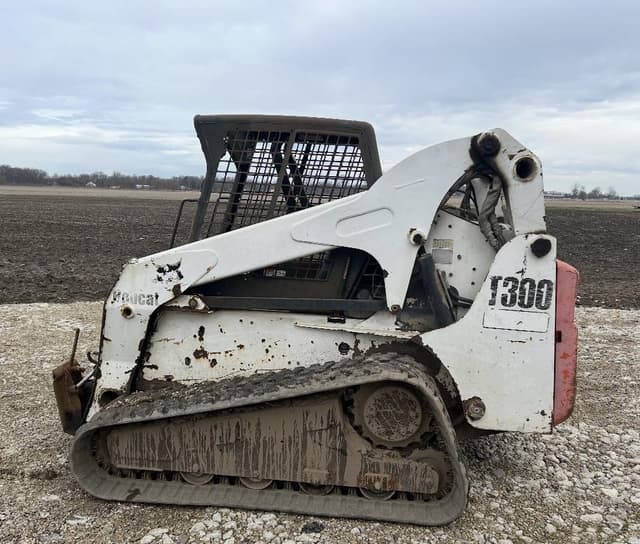 Image of Bobcat T300 equipment image 1